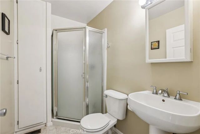 3845 Hollypark, Los Angeles, CA 90039