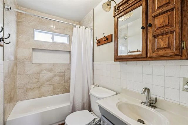 3845 Hollypark, Los Angeles, CA 90039