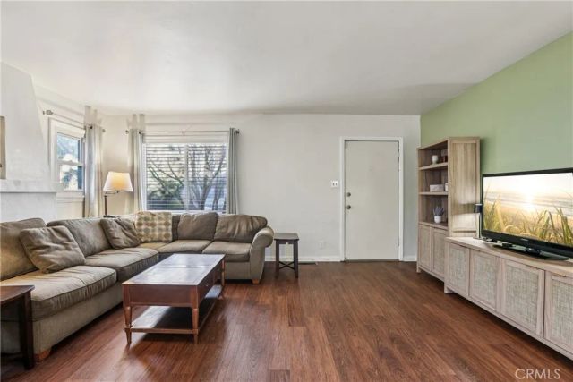 3845 Hollypark, Los Angeles, CA 90039