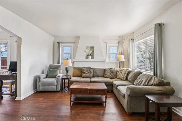 3845 Hollypark, Los Angeles, CA 90039