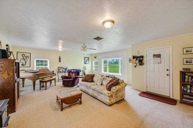 835 Jones ST, Smithville, TX 78957