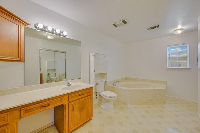 835 Jones ST, Smithville, TX 78957