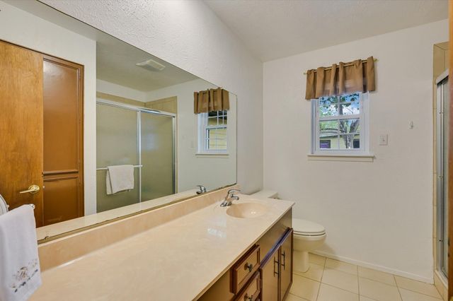 835 Jones ST, Smithville, TX 78957