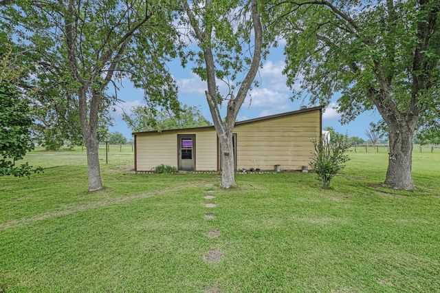 835 Jones ST, Smithville, TX 78957