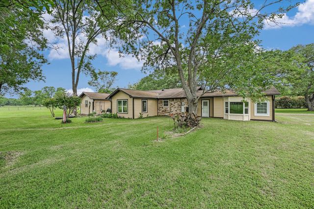 835 Jones ST, Smithville, TX 78957