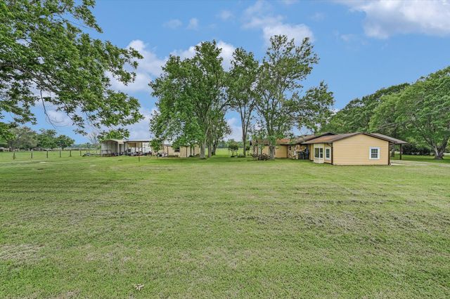 835 Jones ST, Smithville, TX 78957