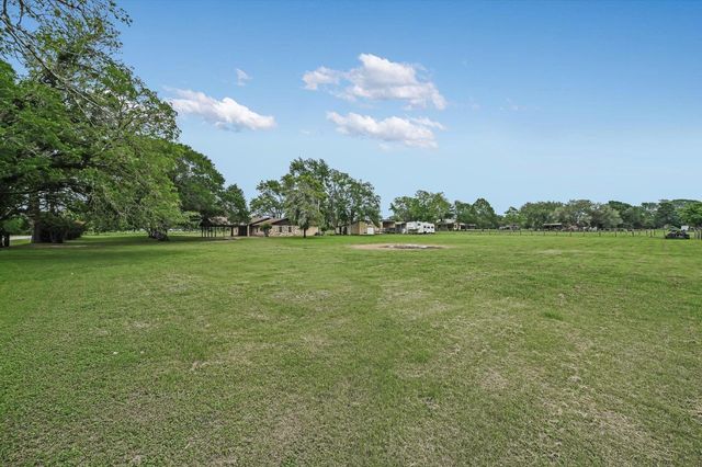 835 Jones ST, Smithville, TX 78957