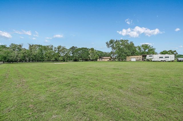 835 Jones ST, Smithville, TX 78957
