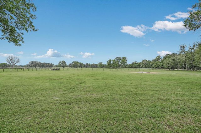 835 Jones ST, Smithville, TX 78957