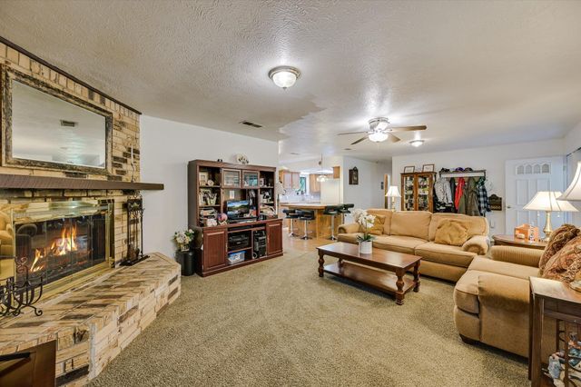 835 Jones ST, Smithville, TX 78957
