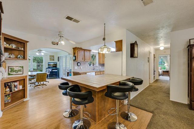 835 Jones ST, Smithville, TX 78957