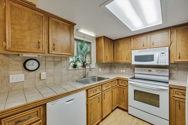 835 Jones ST, Smithville, TX 78957