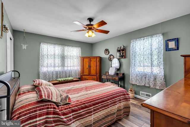 63 VALLEY VIEW RD, Hamilton, NJ 08620