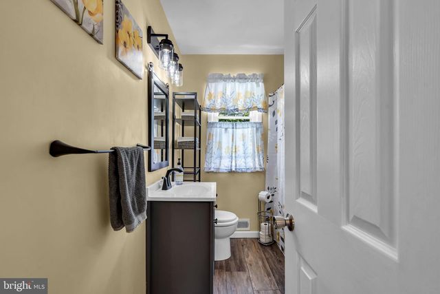 63 VALLEY VIEW RD, Hamilton, NJ 08620