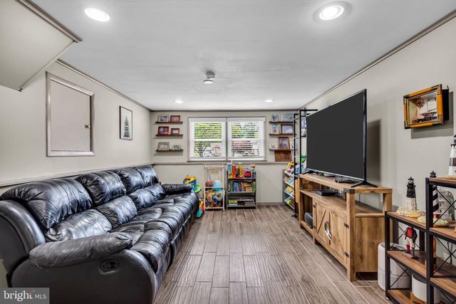 63 VALLEY VIEW RD, Hamilton, NJ 08620