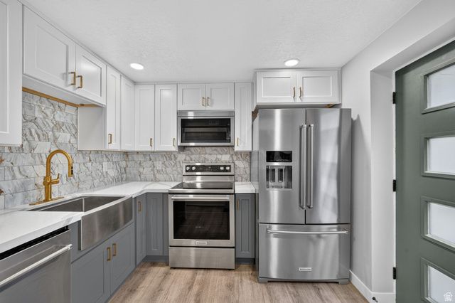 2721 S PATRICIA DR, Magna, UT 84044