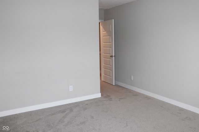 2704 Grassy Branch Drive, Whitestown, IN 46075