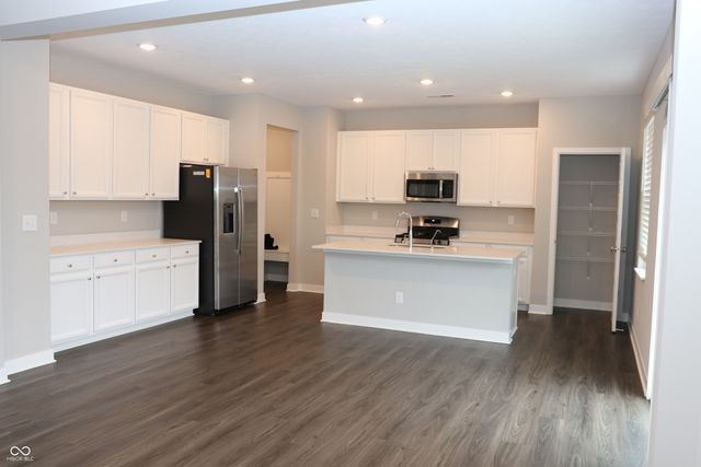 2704 Grassy Branch Drive, Whitestown, IN 46075