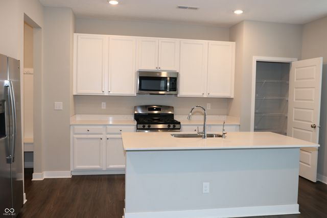 2704 Grassy Branch Drive, Whitestown, IN 46075