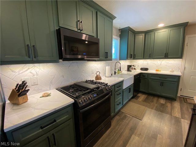 578 FIELDSTONE Drive, Amherst, OH 44001