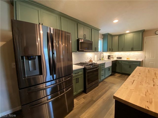 578 FIELDSTONE Drive, Amherst, OH 44001