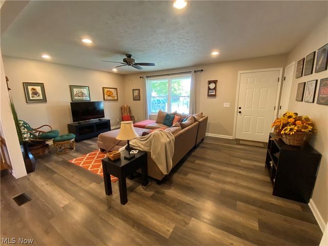578 FIELDSTONE Drive, Amherst, OH 44001