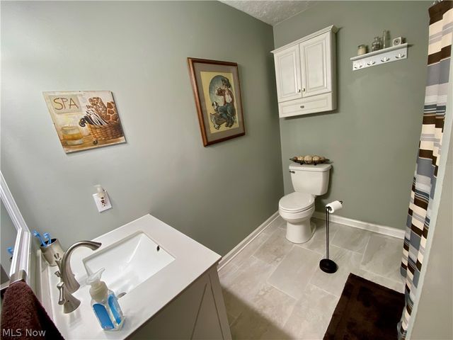 578 FIELDSTONE Drive, Amherst, OH 44001