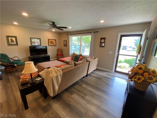 578 FIELDSTONE Drive, Amherst, OH 44001
