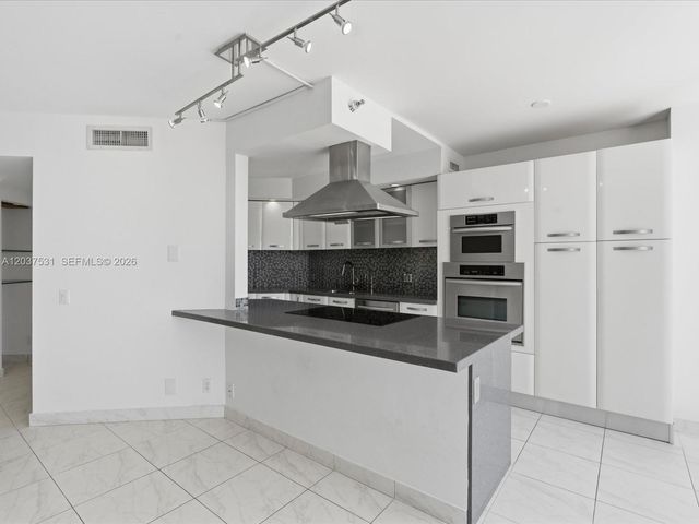3610 Yacht Club Dr 702, Aventura, FL 33180