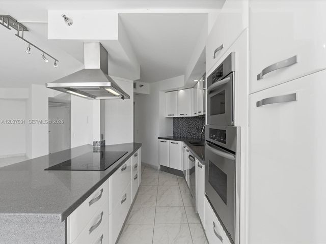 3610 Yacht Club Dr 702, Aventura, FL 33180