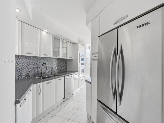3610 Yacht Club Dr 702, Aventura, FL 33180