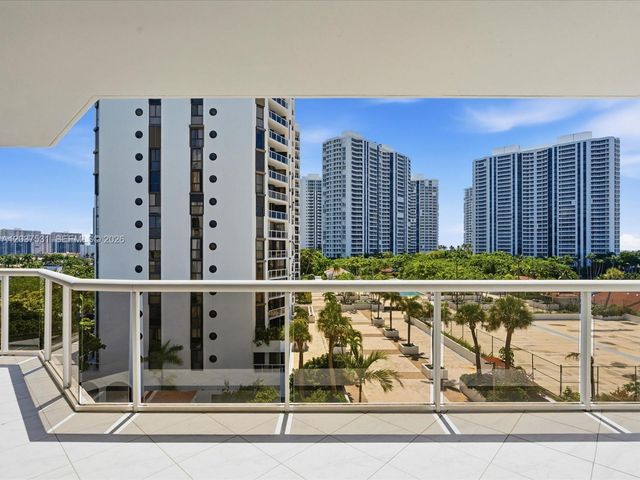 3610 Yacht Club Dr 702, Aventura, FL 33180