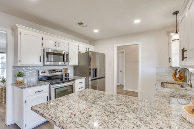 615 Rosewood Place, Joshua, TX 76058