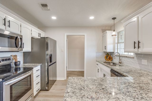 615 Rosewood Place, Joshua, TX 76058