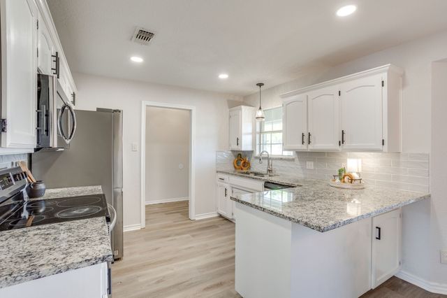 615 Rosewood Place, Joshua, TX 76058