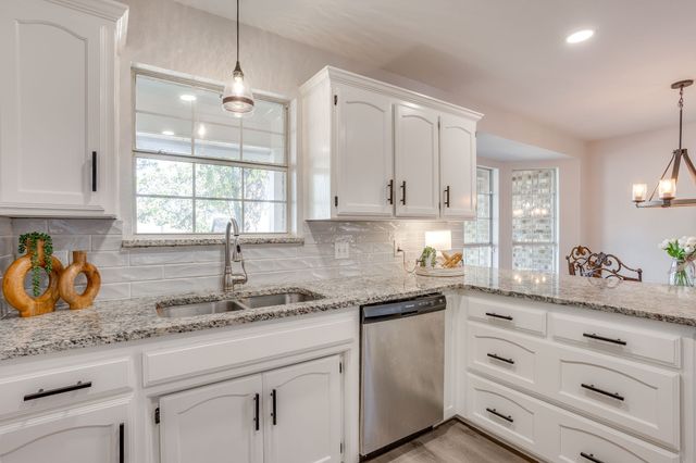 615 Rosewood Place, Joshua, TX 76058