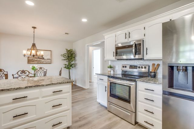 615 Rosewood Place, Joshua, TX 76058