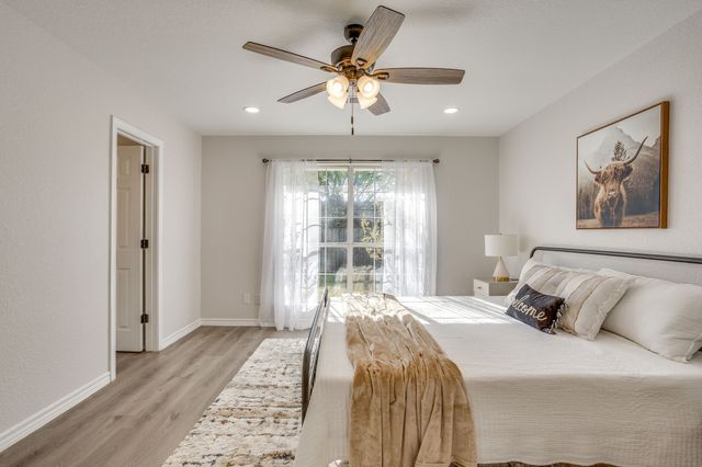 615 Rosewood Place, Joshua, TX 76058