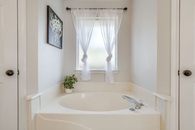 615 Rosewood Place, Joshua, TX 76058