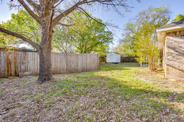 615 Rosewood Place, Joshua, TX 76058