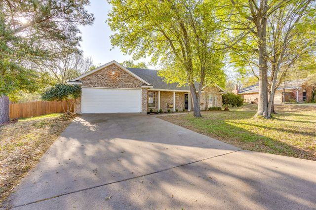 615 Rosewood Place, Joshua, TX 76058