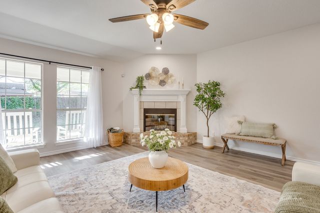 615 Rosewood Place, Joshua, TX 76058