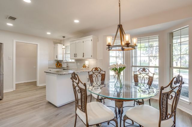 615 Rosewood Place, Joshua, TX 76058