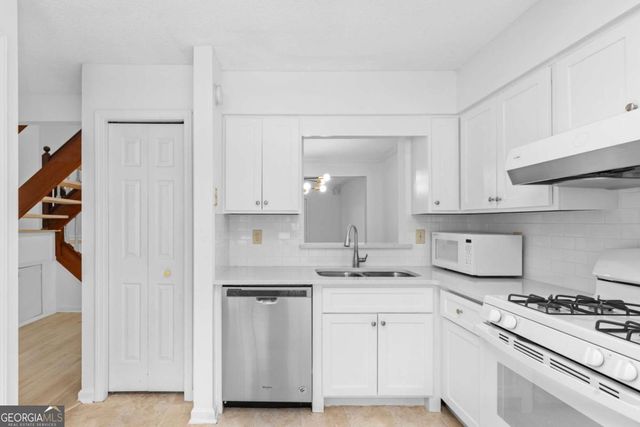 2883 Dresden Square Drive, Atlanta, GA 30341