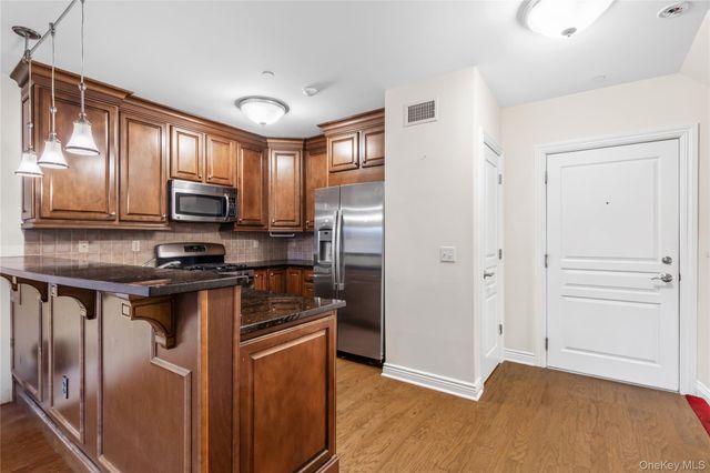 101 Sheldrake Place 20, Mamaroneck, NY 10543
