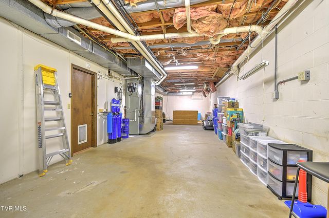 1239 Olde Oaks Drive, Gray, TN 37615