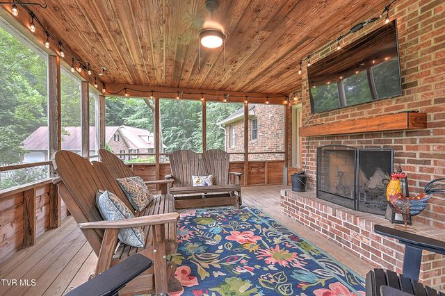 1239 Olde Oaks Drive, Gray, TN 37615