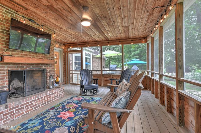 1239 Olde Oaks Drive, Gray, TN 37615