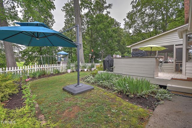 1239 Olde Oaks Drive, Gray, TN 37615