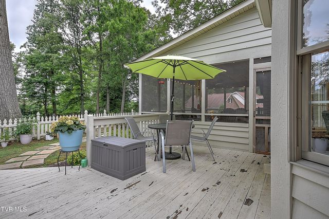 1239 Olde Oaks Drive, Gray, TN 37615